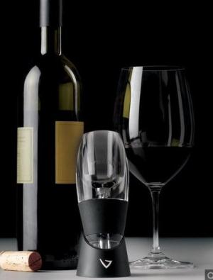 Pribor za otvaranje vina ili set čaša za vino